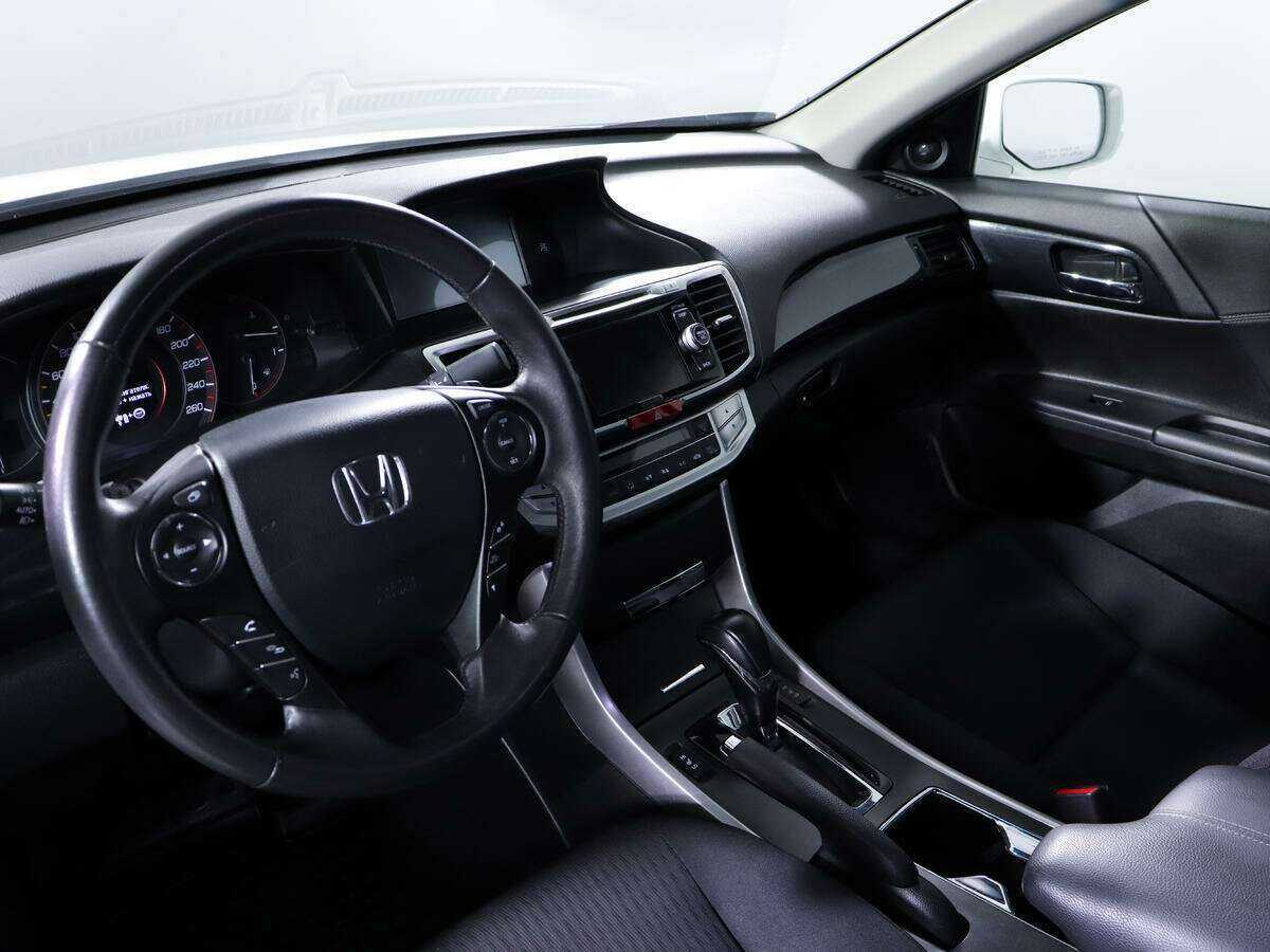 Honda Accord с пробегом — 2013 год. Фото: #10
