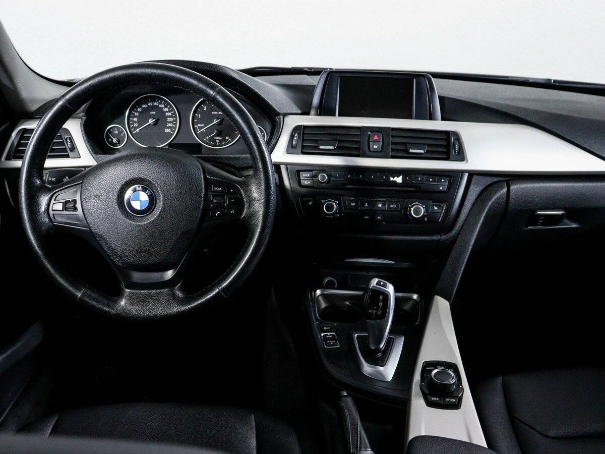 BMW 3 серии с пробегом — 2014 год. Фото: #11