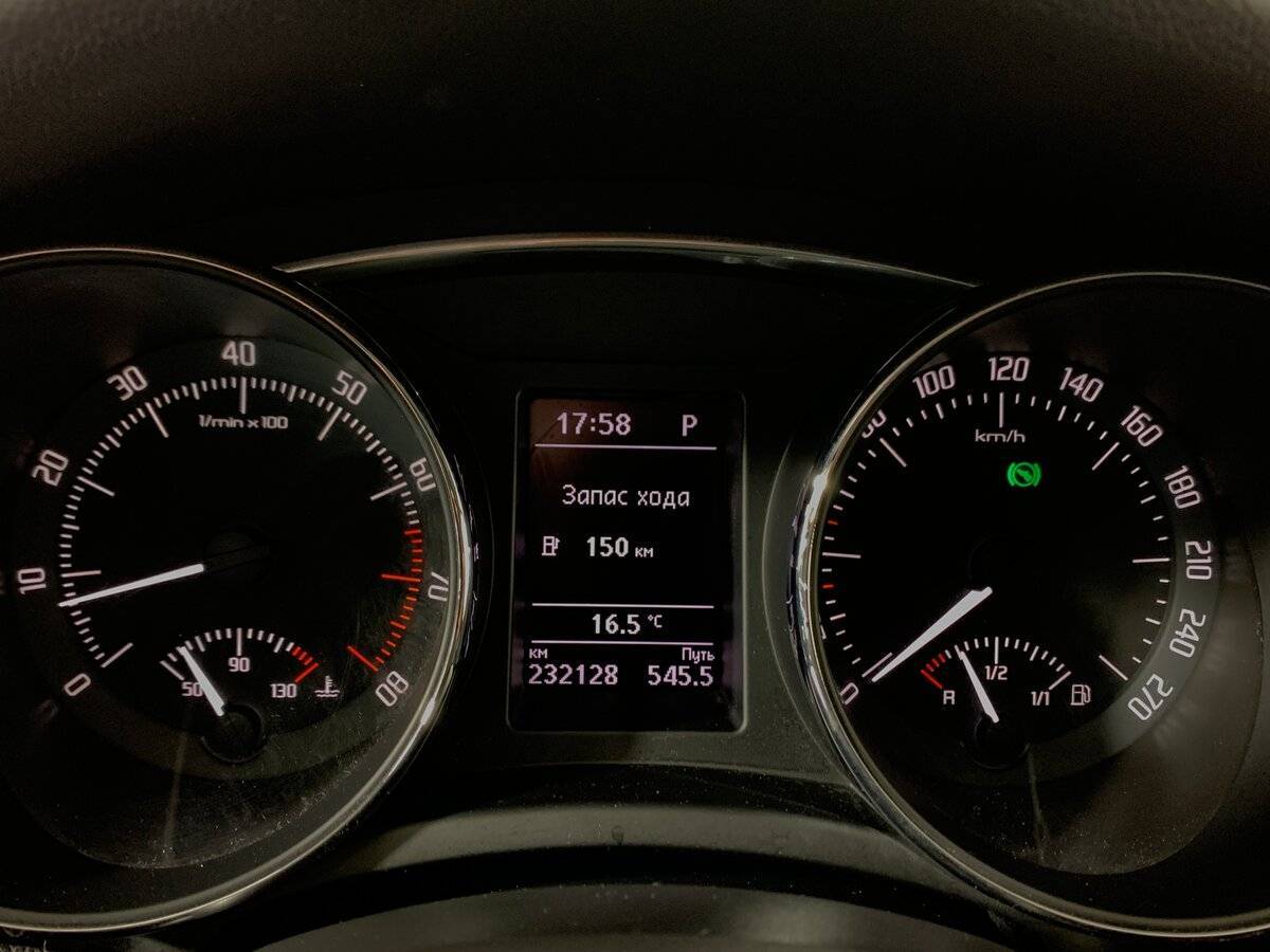 Skoda Superb с пробегом — 2014 год. Фото: #13