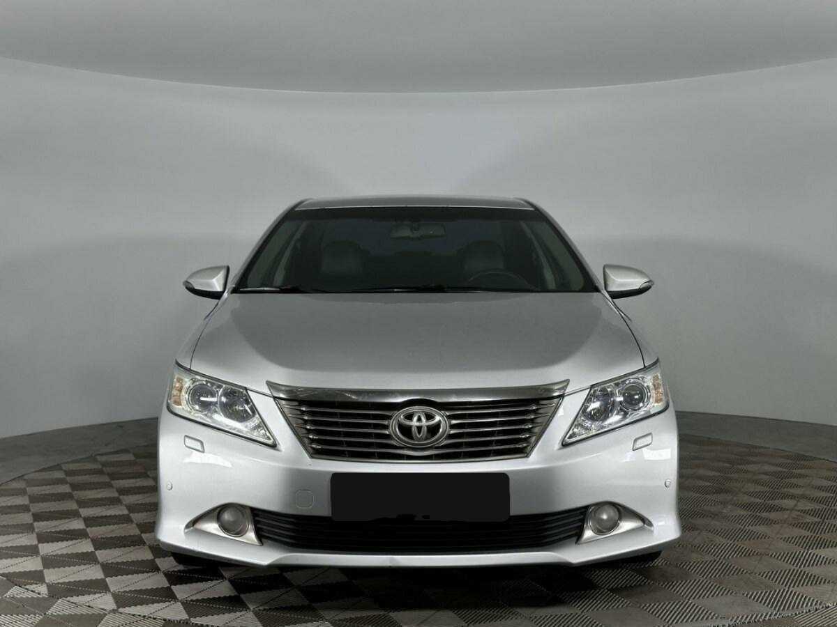 Toyota Camry с пробегом — 2014 год. Фото: #2