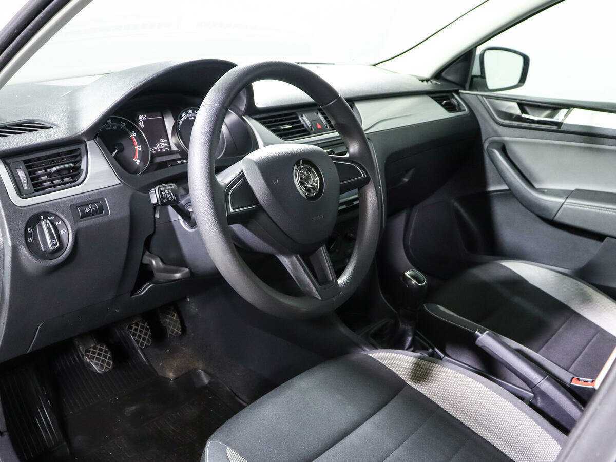 Skoda Rapid с пробегом — 2019 год. Фото: #13