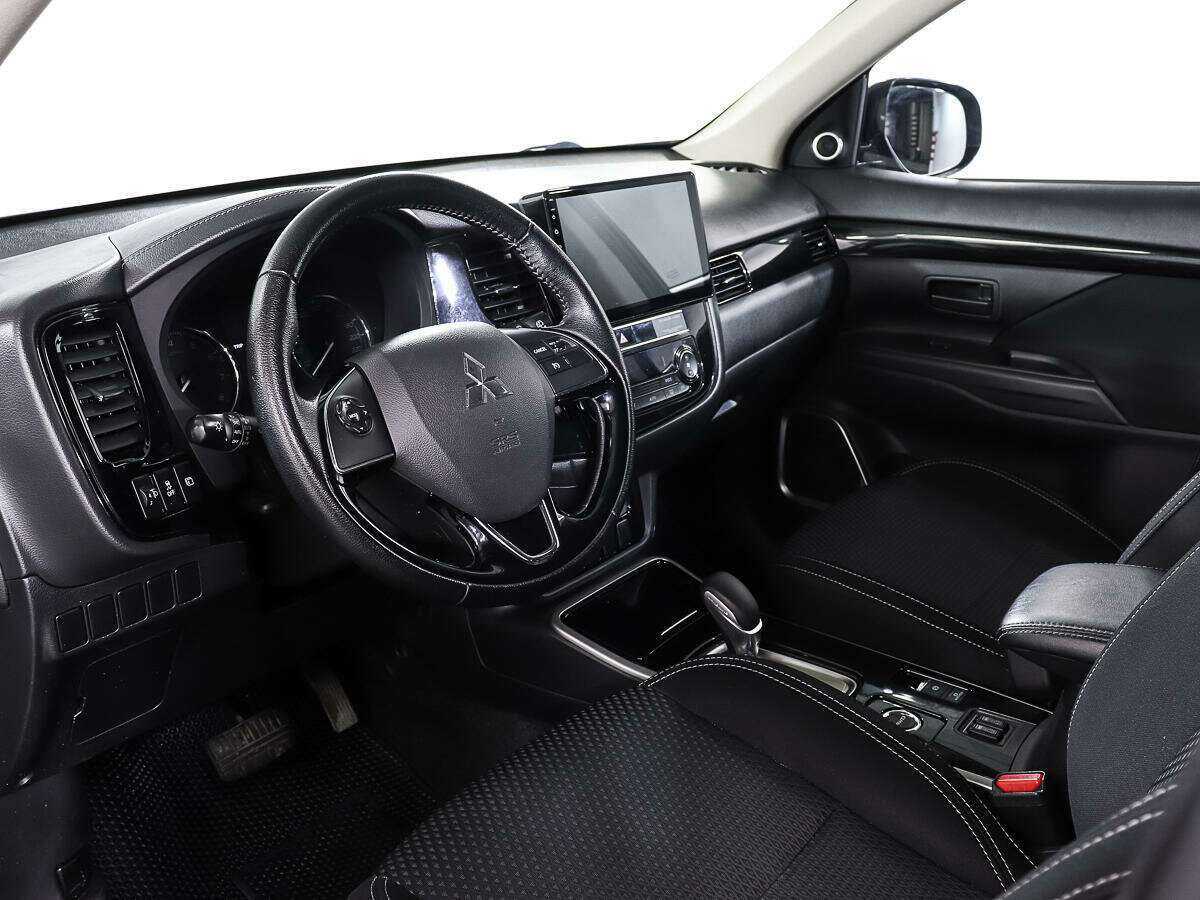 Mitsubishi Outlander с пробегом — 2018 год. Фото: #12