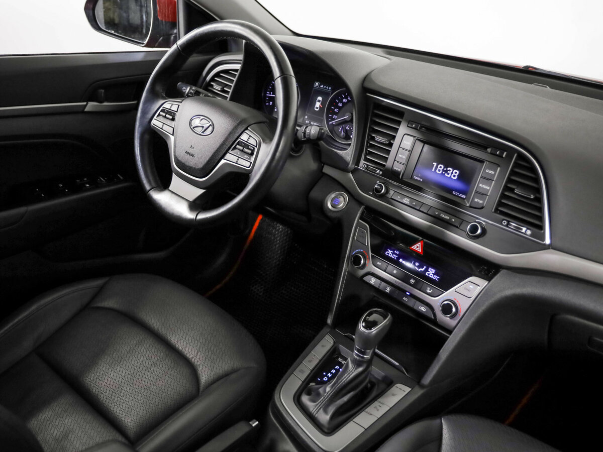 Hyundai Elantra с пробегом — 2016 год. Фото: #3