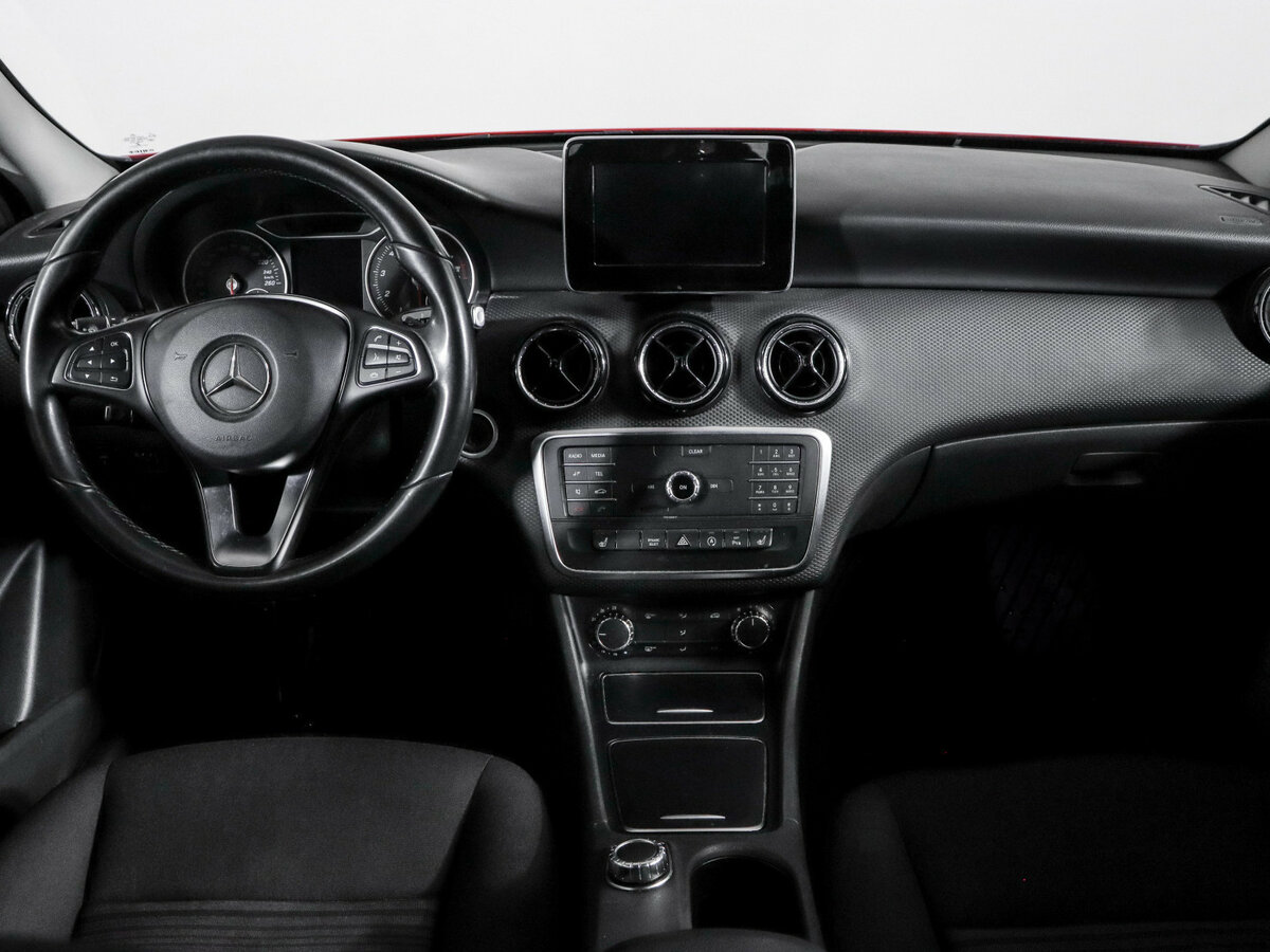 Mercedes-Benz A-Класс с пробегом — 2015 год. Фото: #9