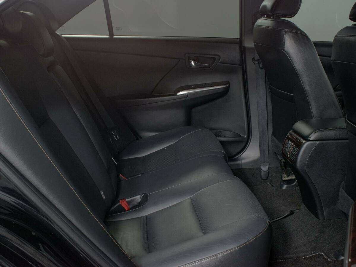 Toyota Camry с пробегом — 2017 год. Фото: #12