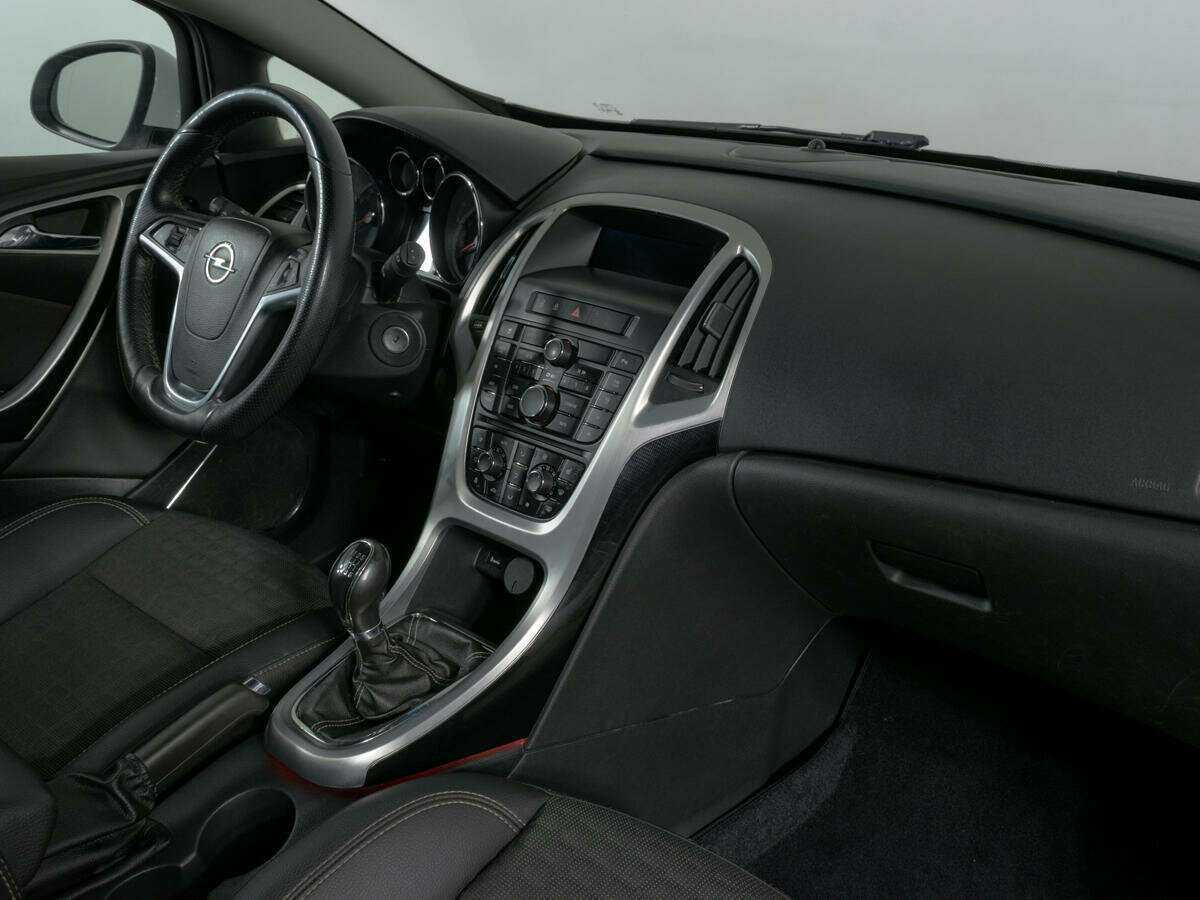 Opel Astra с пробегом — 2012 год. Фото: #8