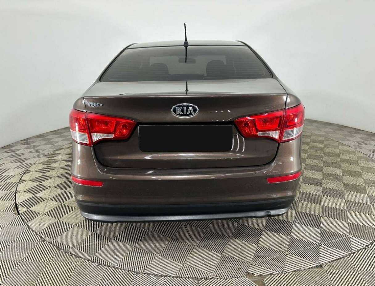 Kia Rio с пробегом — 2015 год. Фото: #2