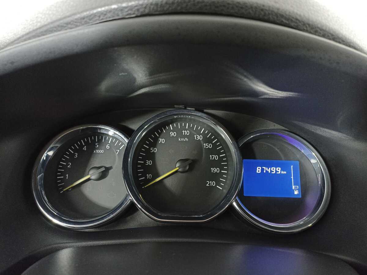 Renault Logan с пробегом — 2015 год. Фото: #11