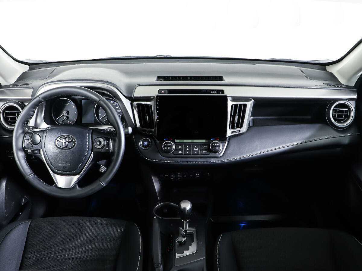 Toyota RAV4 с пробегом — 2017 год. Фото: #10