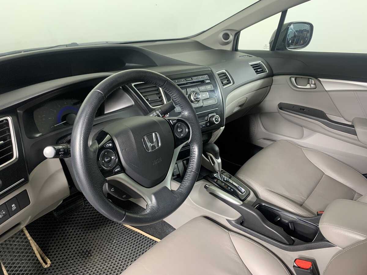 Honda Civic с пробегом — 2013 год. Фото: #11