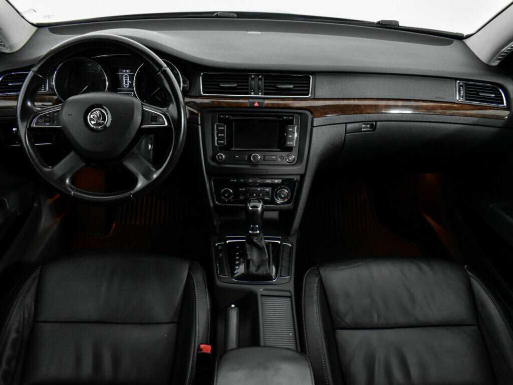 Skoda Superb с пробегом — 2013 год. Фото: #10
