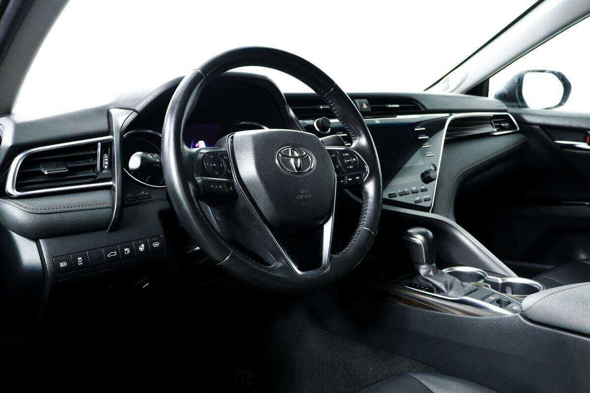 Toyota Camry с пробегом — 2018 год. Фото: #12