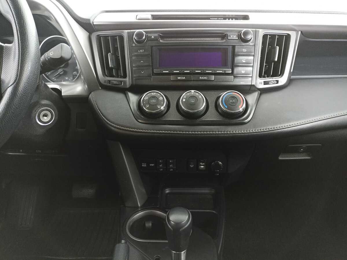 Toyota RAV4 с пробегом — 2017 год. Фото: #9
