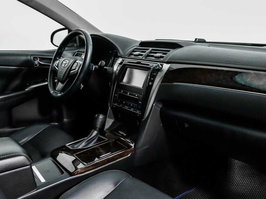 Toyota Camry с пробегом — 2016 год. Фото: #12