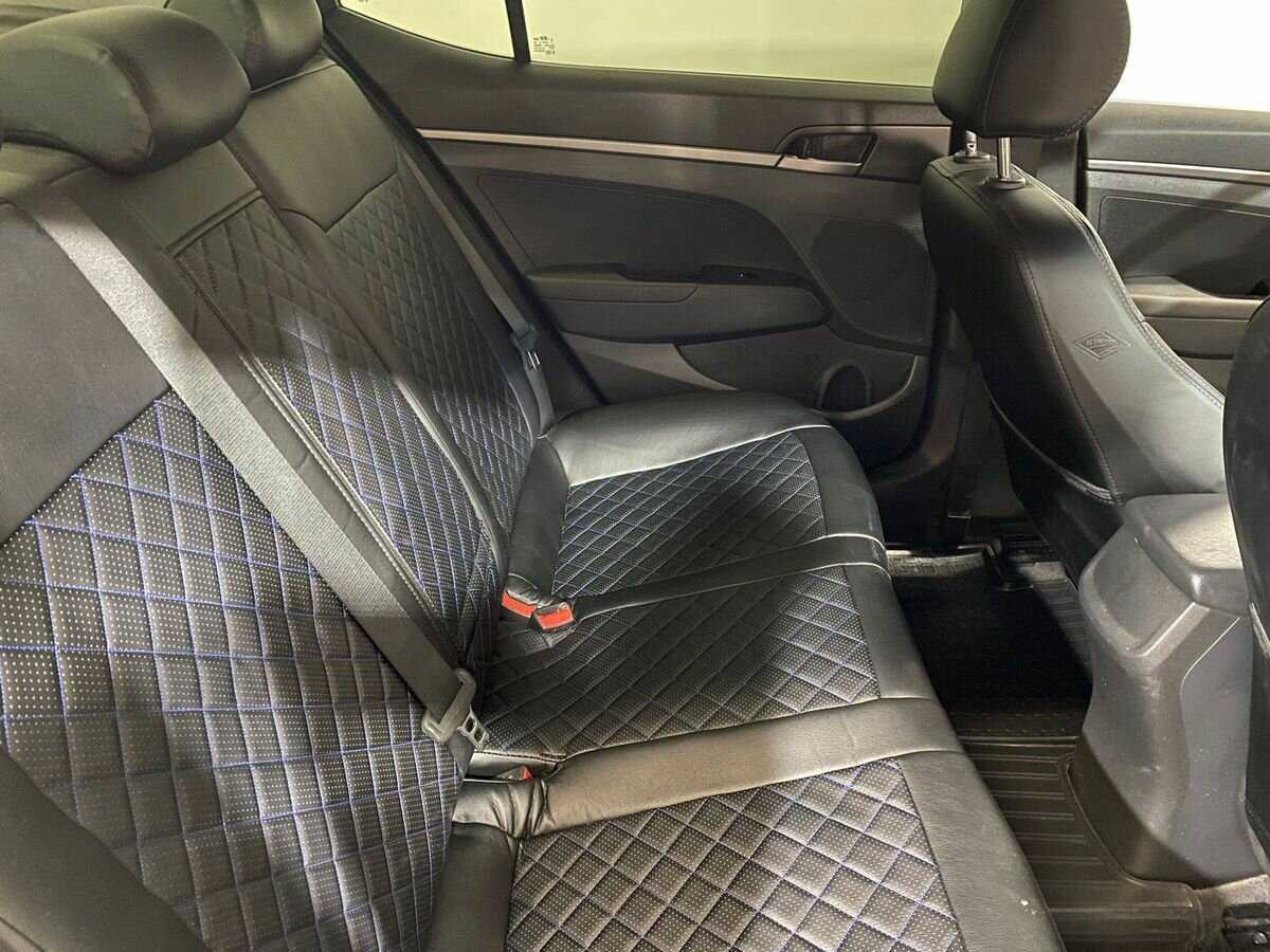 Hyundai Elantra с пробегом — 2017 год. Фото: #10