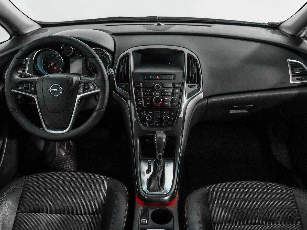 Opel Astra с пробегом — 2013 год. Фото: #11