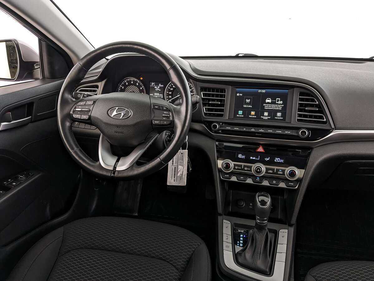 Hyundai Elantra с пробегом — 2019 год. Фото: #16