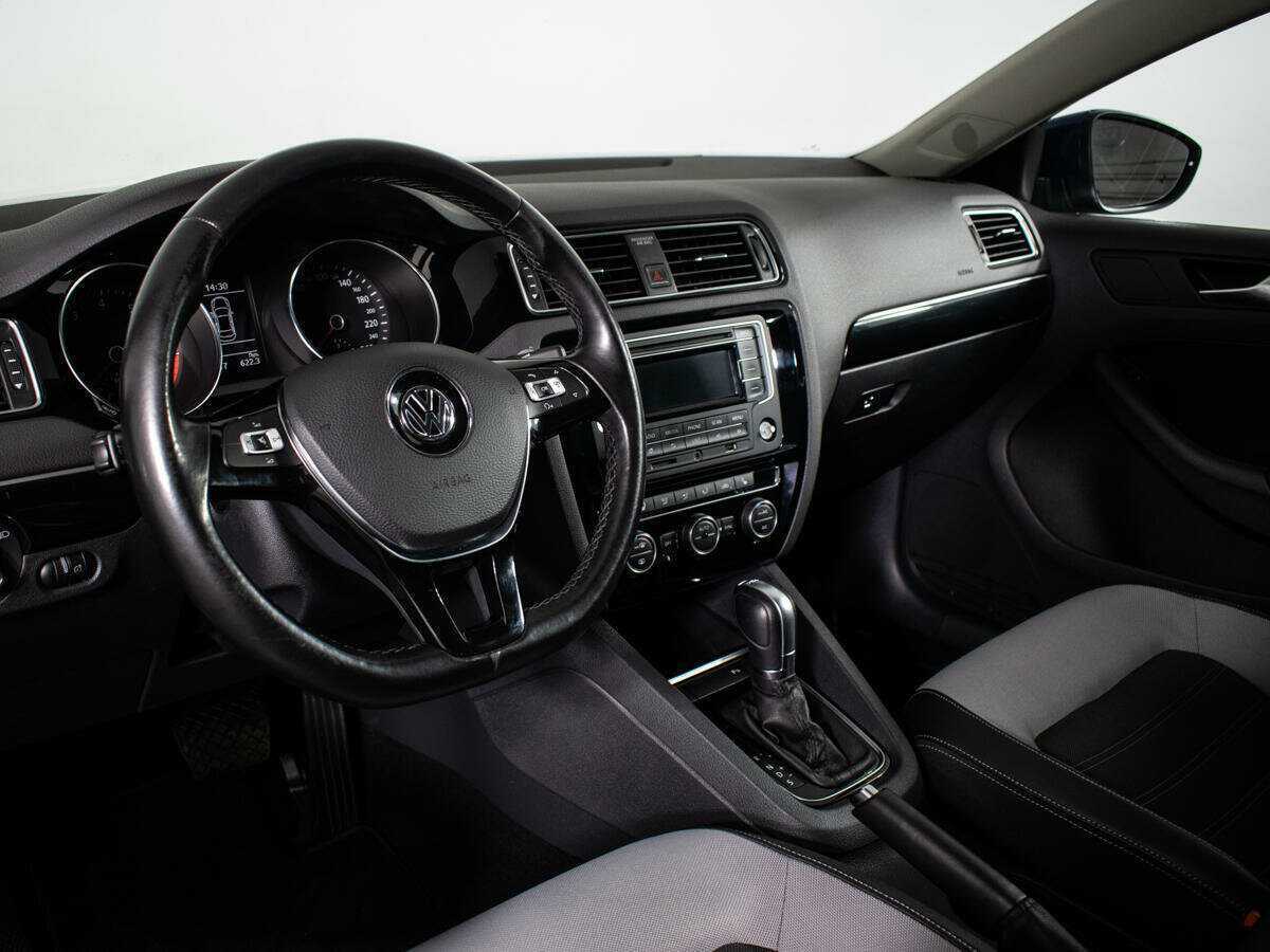 Volkswagen Jetta с пробегом — 2015 год. Фото: #12