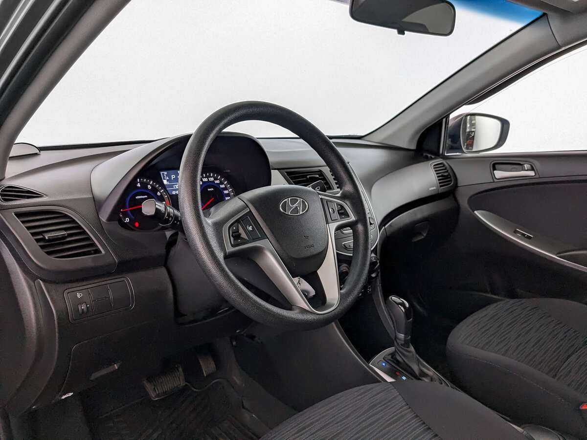 Hyundai Solaris с пробегом — 2015 год. Фото: #13