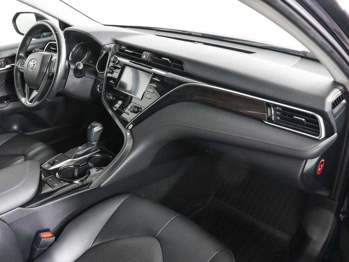 Toyota Camry с пробегом — 2018 год. Фото: #9