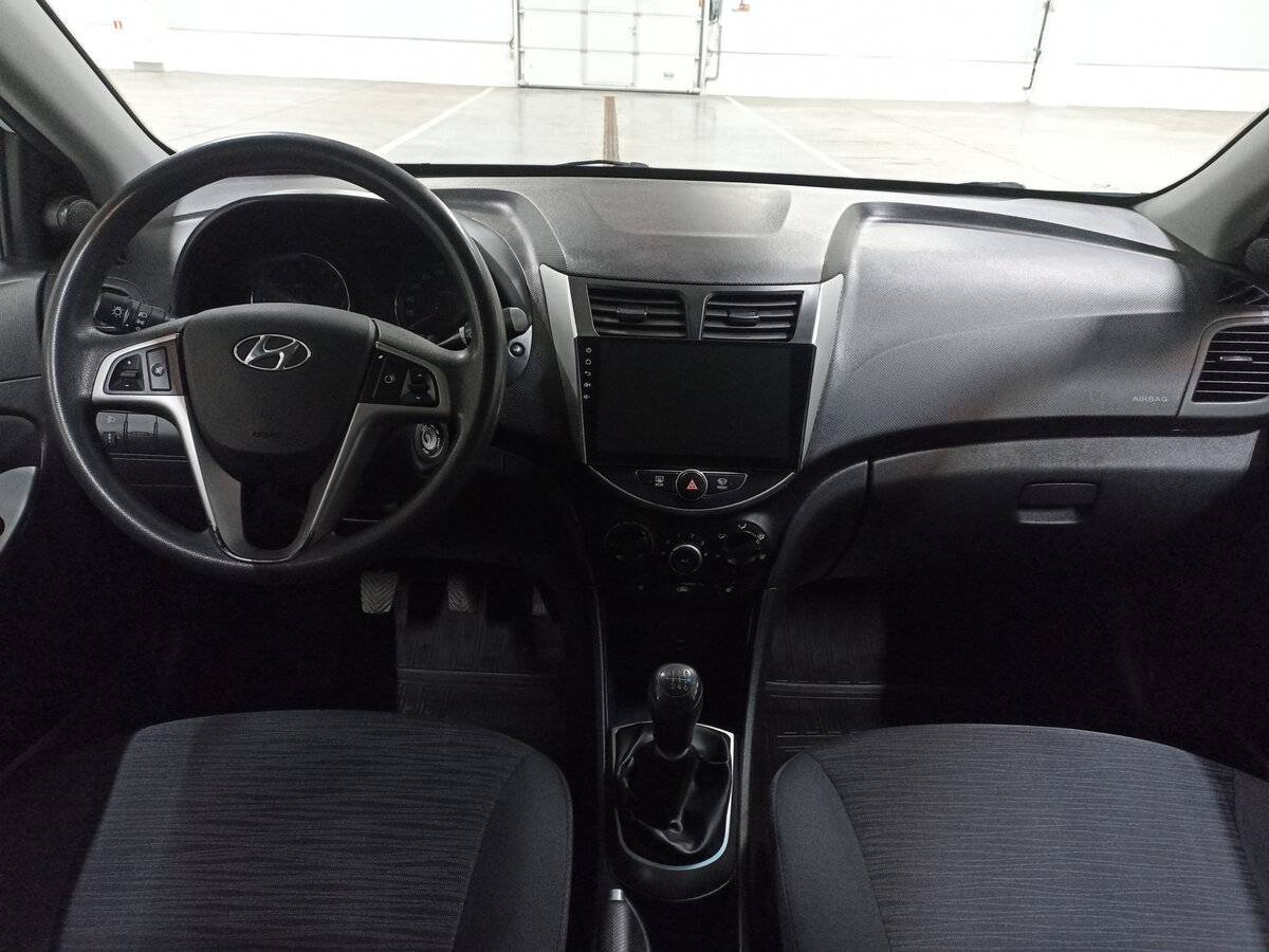 Hyundai Solaris с пробегом — 2015 год. Фото: #13