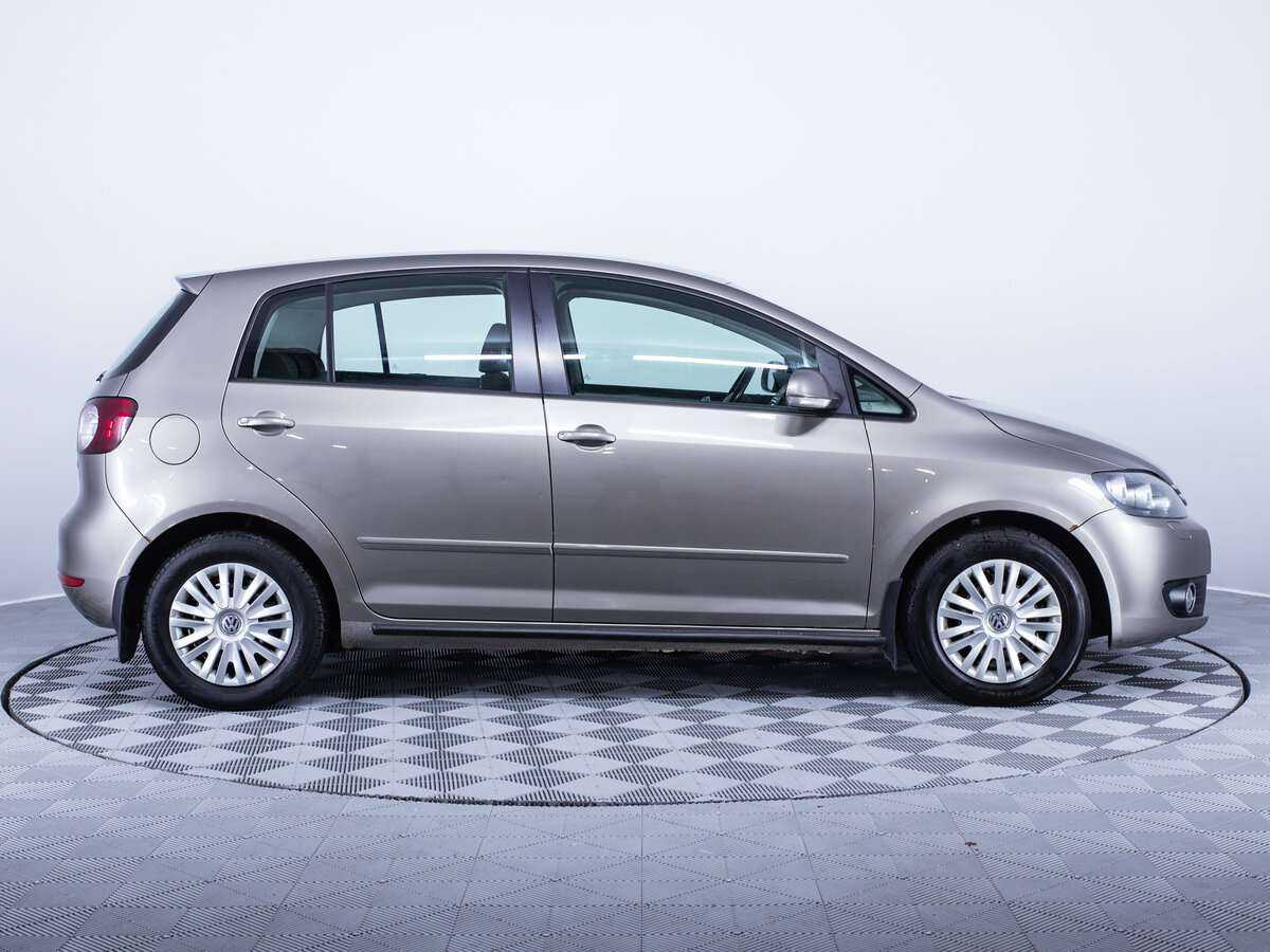 Volkswagen Golf Plus с пробегом — 2012 год. Фото: #3