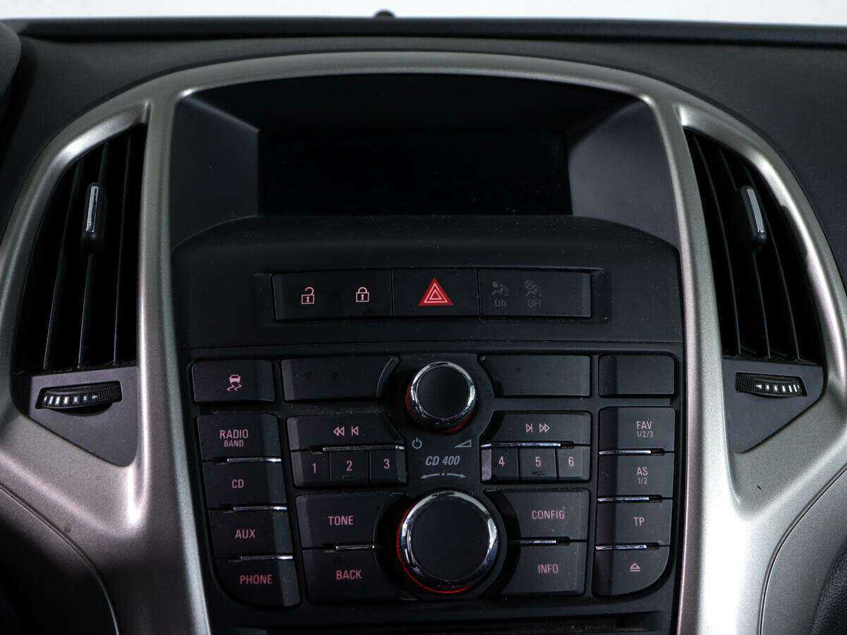 Opel Astra с пробегом — 2012 год. Фото: #16