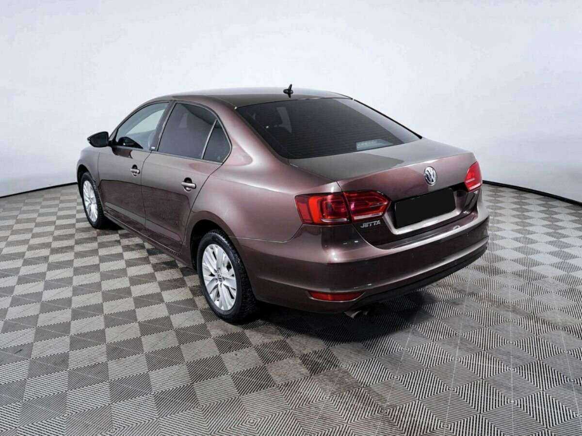 Volkswagen Jetta с пробегом — 2014 год. Фото: #6