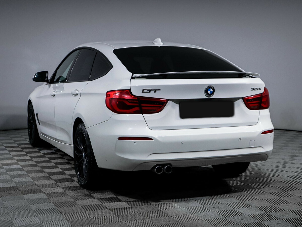 BMW 3 серии с пробегом — 2018 год. Фото: #6