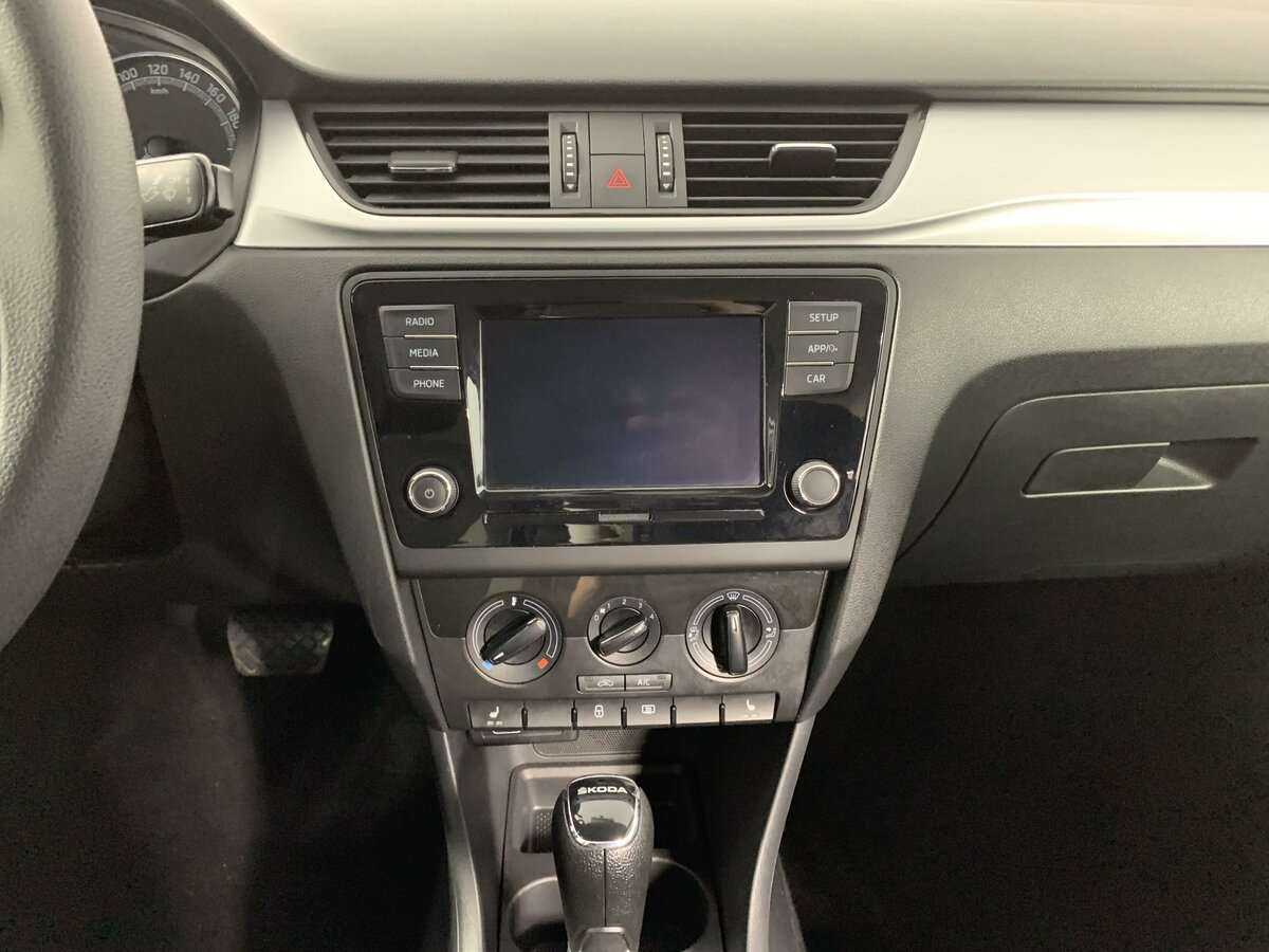Skoda Rapid с пробегом — 2019 год. Фото: #12