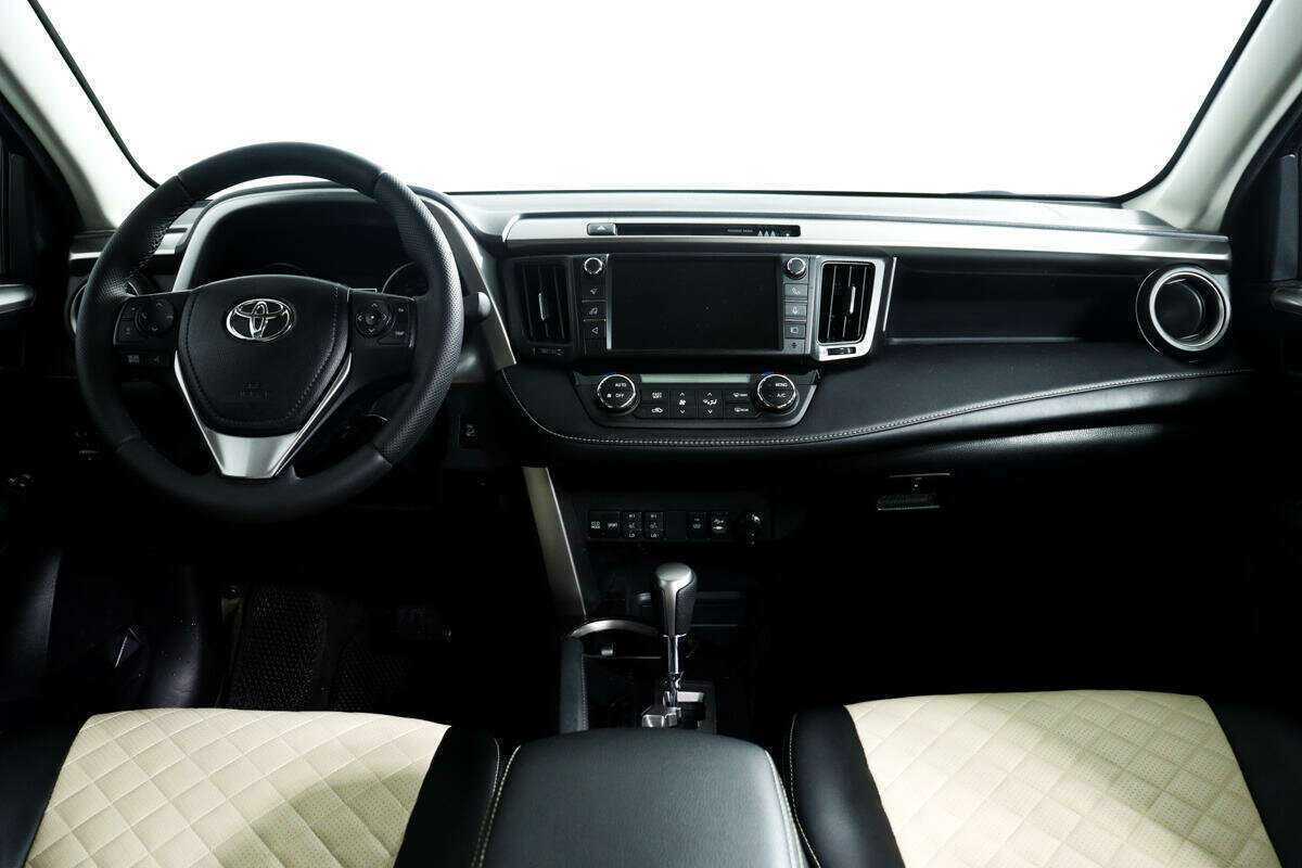 Toyota RAV4 с пробегом — 2017 год. Фото: #10
