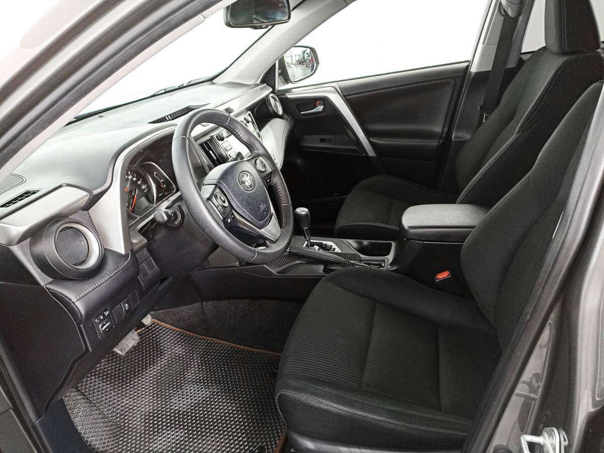 Toyota RAV4 с пробегом — 2014 год. Фото: #13