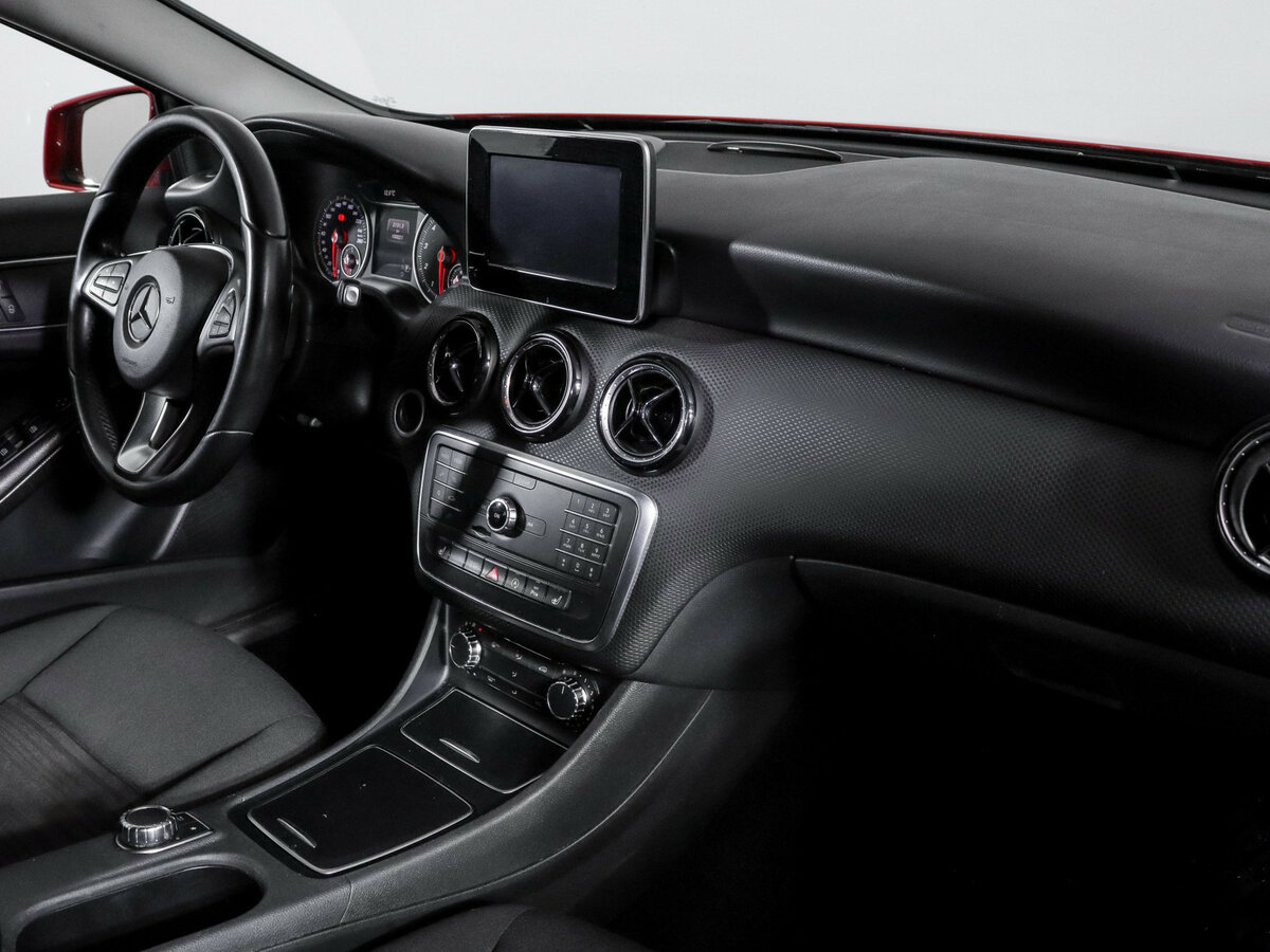 Mercedes-Benz A-Класс с пробегом — 2015 год. Фото: #6