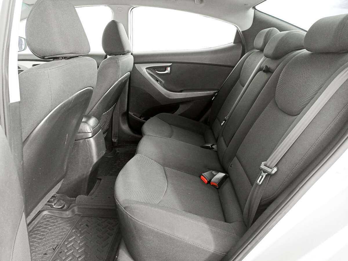 Hyundai Elantra с пробегом — 2014 год. Фото: #9