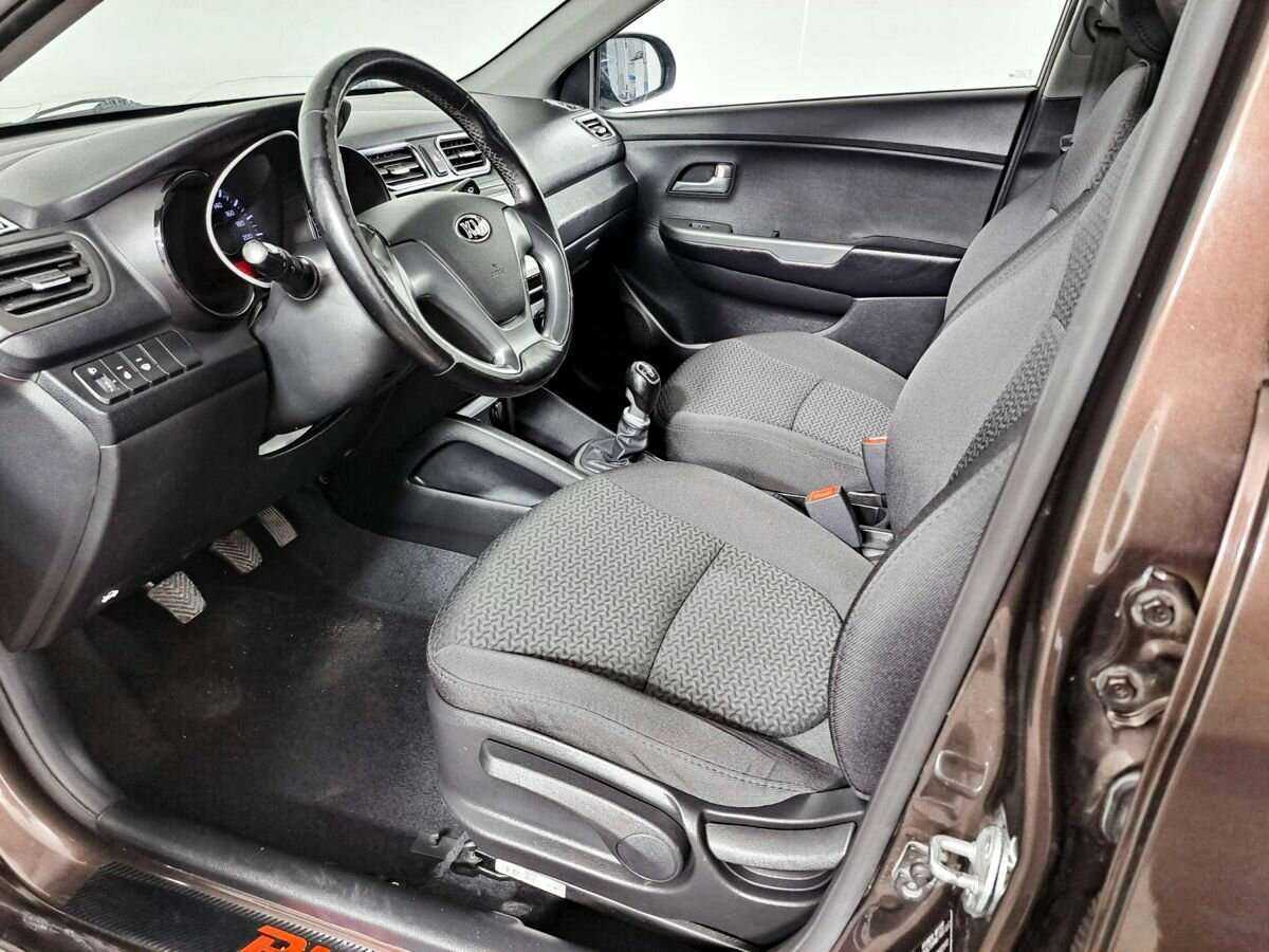 Kia Rio с пробегом — 2015 год. Фото: #13
