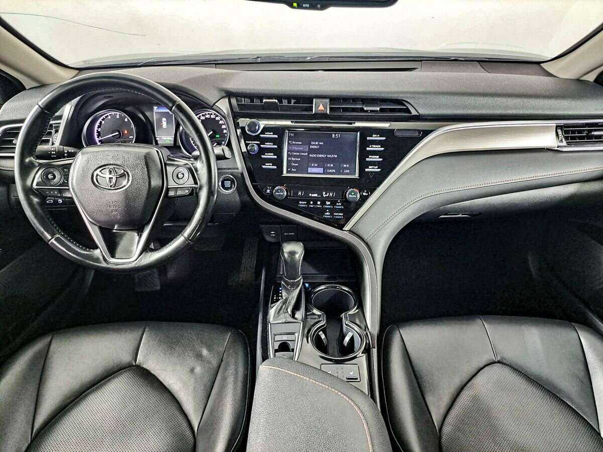Toyota Camry с пробегом — 2018 год. Фото: #11
