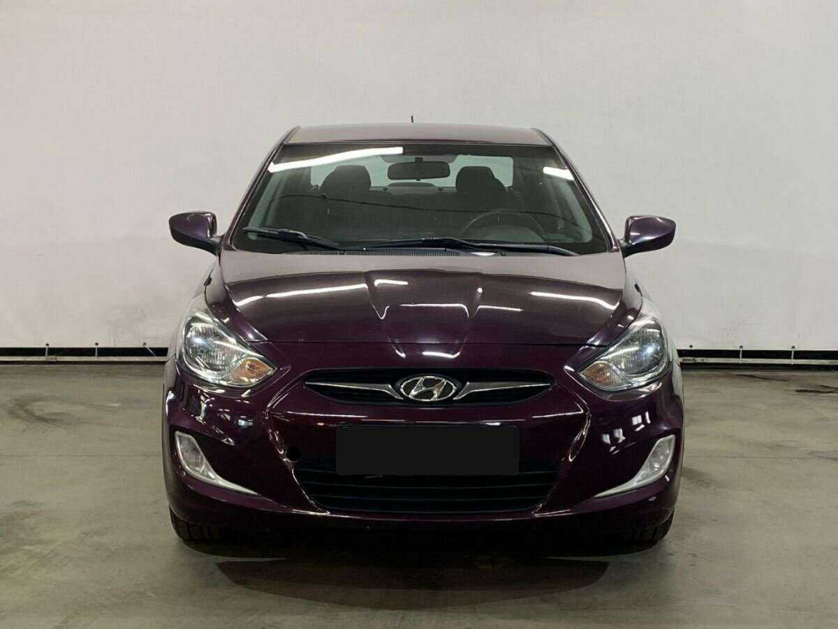 Hyundai Solaris с пробегом — 2012 год. Фото: #1