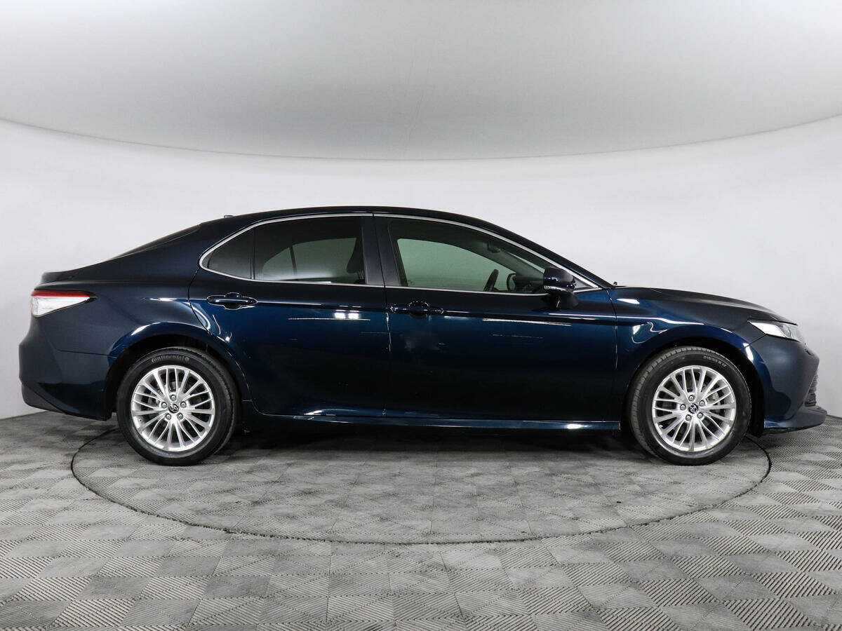 Toyota Camry с пробегом — 2018 год. Фото: #3
