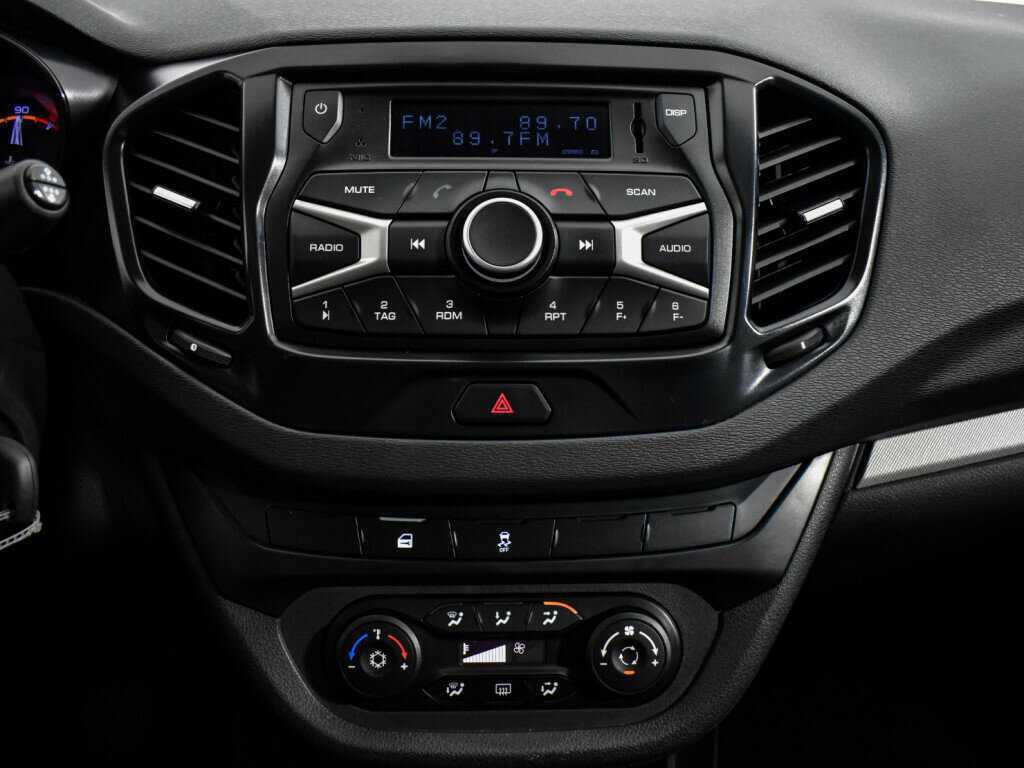 Lada (ВАЗ) Vesta с пробегом — 2019 год. Фото: #12