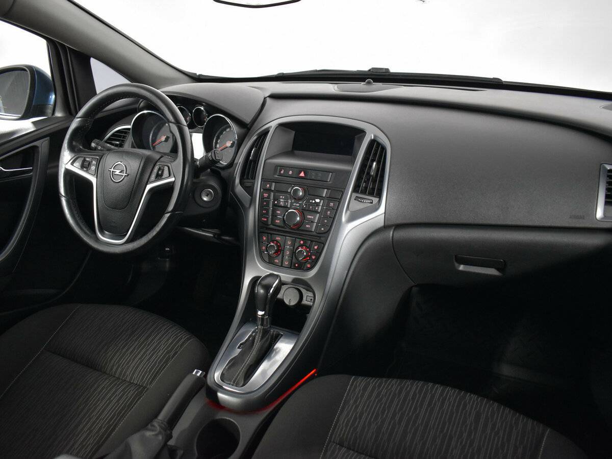 Opel Astra с пробегом — 2012 год. Фото: #9