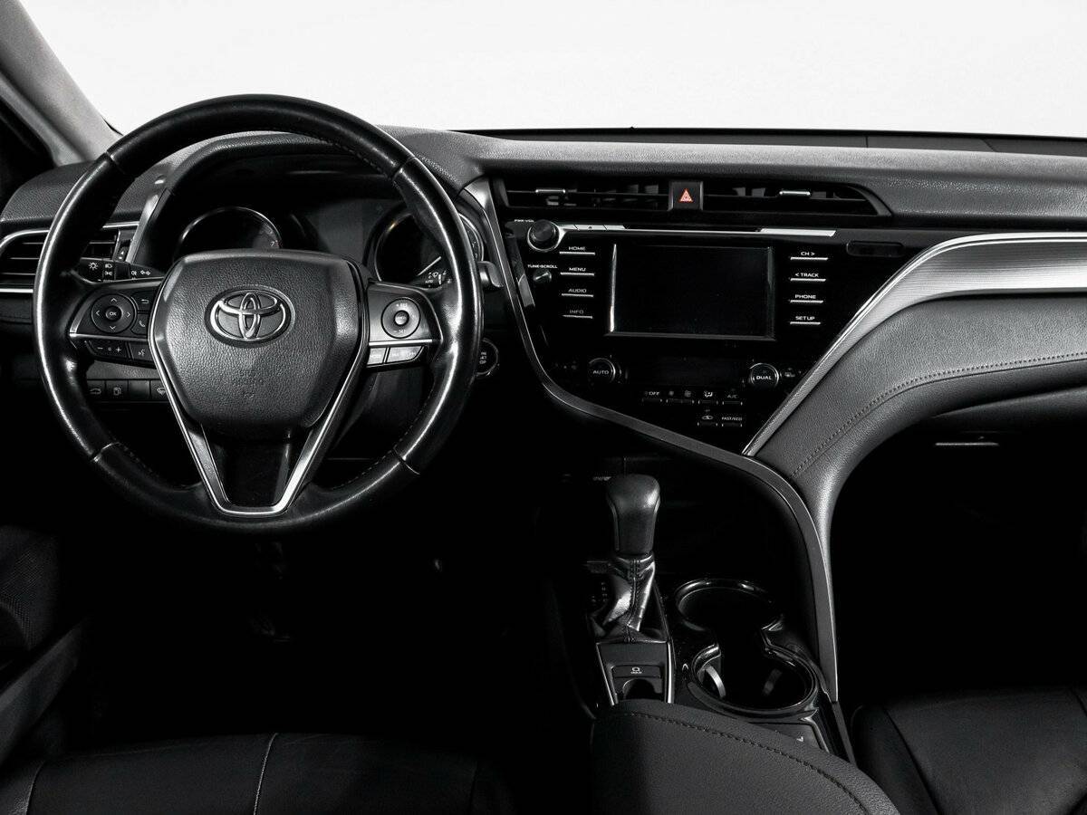 Toyota Camry с пробегом — 2018 год. Фото: #11