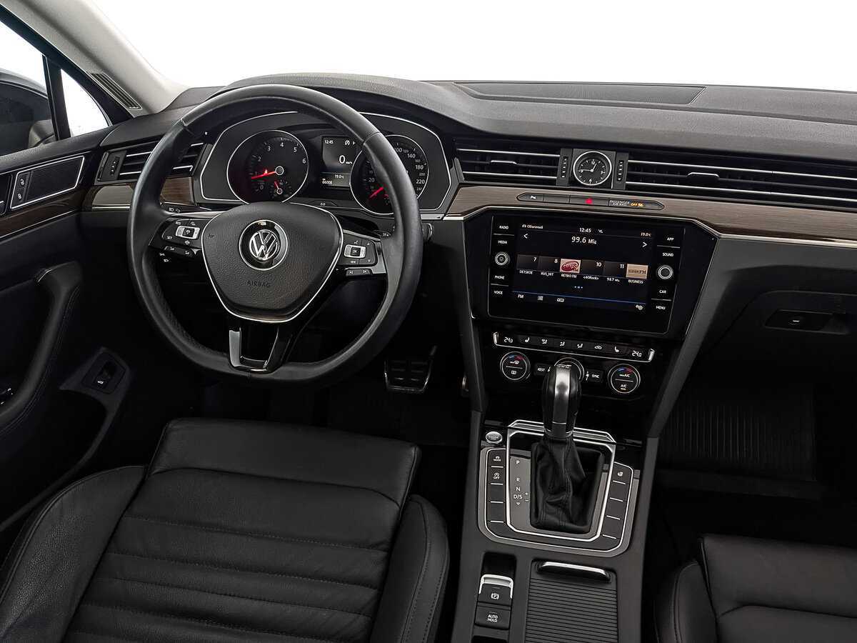 Volkswagen Passat с пробегом — 2019 год. Фото: #29