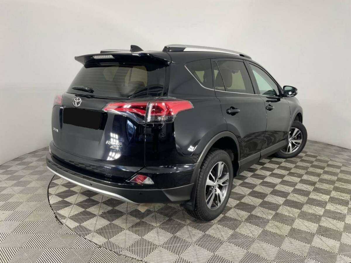 Toyota RAV4 с пробегом — 2018 год. Фото: #5