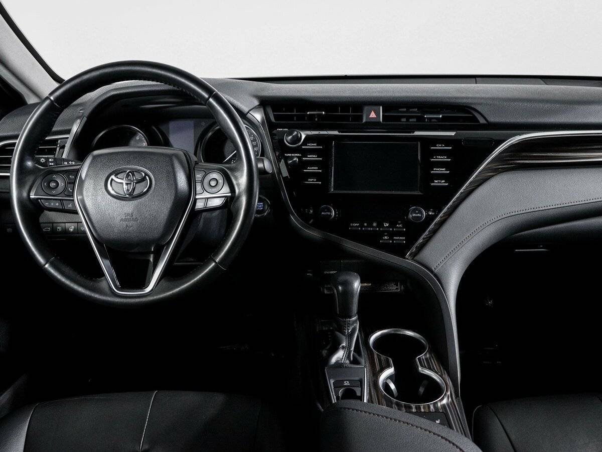 Toyota Camry с пробегом — 2018 год. Фото: #11