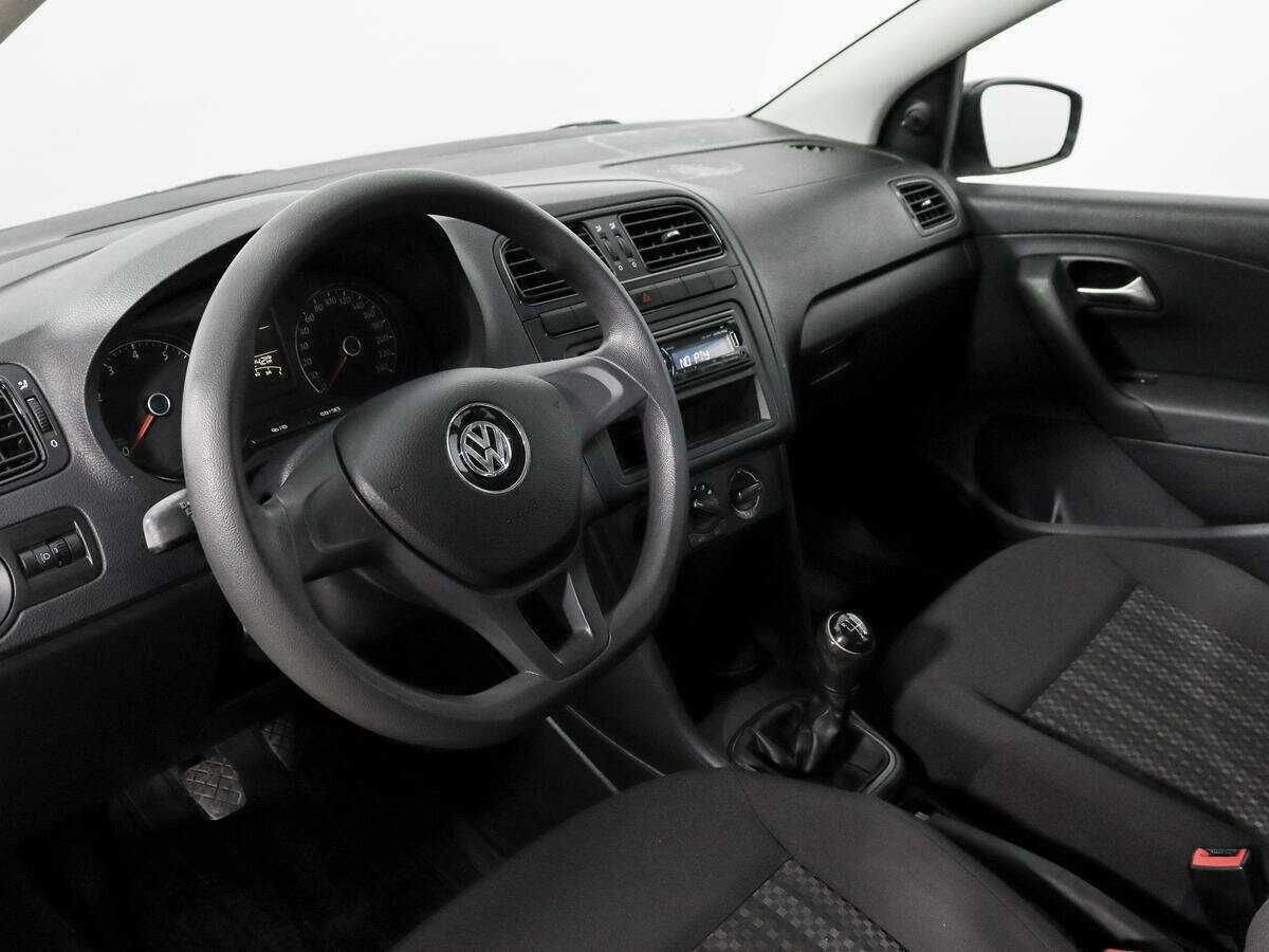 Volkswagen Polo с пробегом — 2018 год. Фото: #6