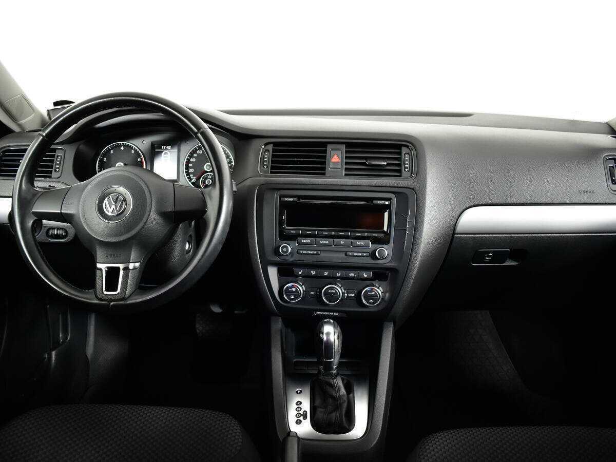 Volkswagen Jetta с пробегом — 2013 год. Фото: #11
