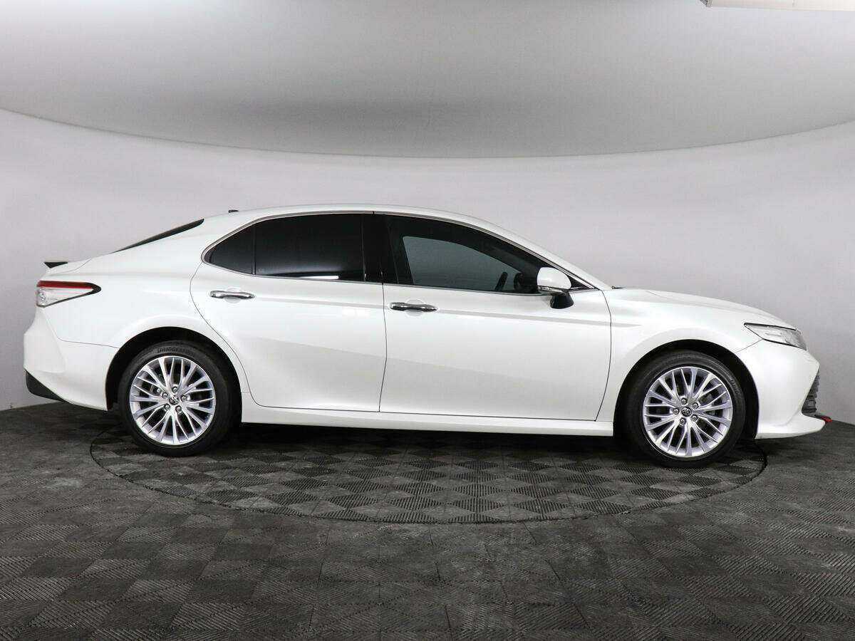 Toyota Camry с пробегом — 2019 год. Фото: #3