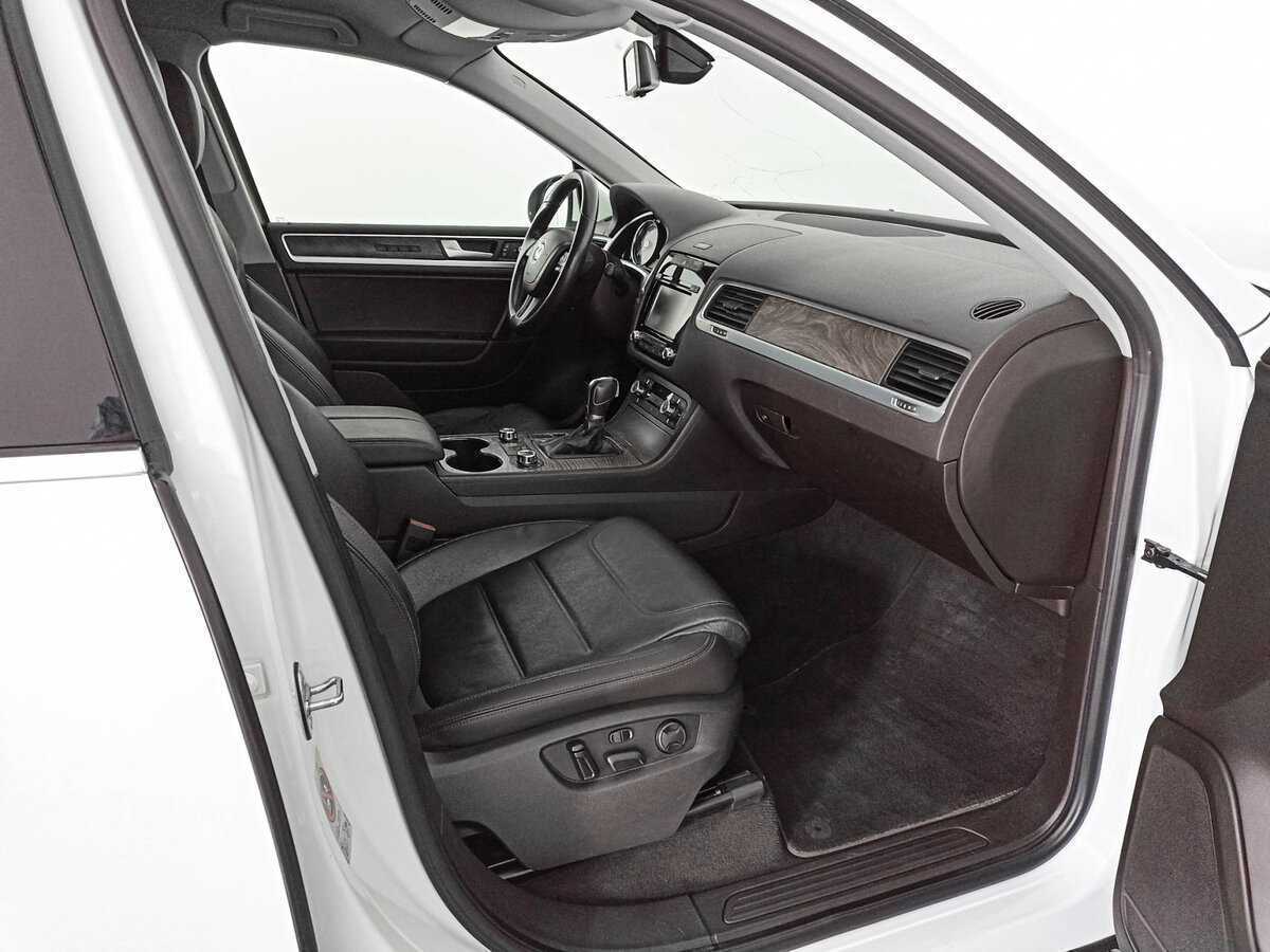 Volkswagen Touareg с пробегом — 2013 год. Фото: #8