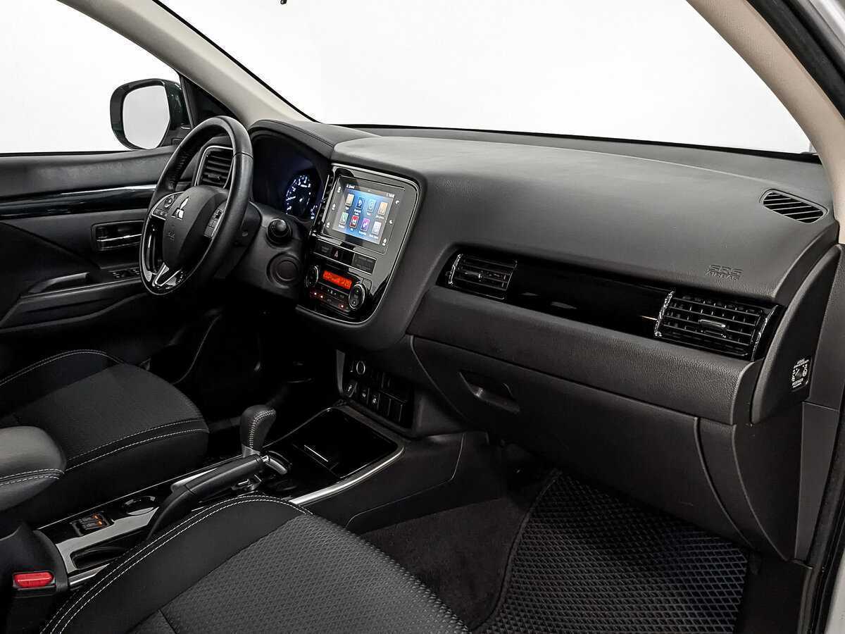 Mitsubishi Outlander с пробегом — 2020 год. Фото: #12