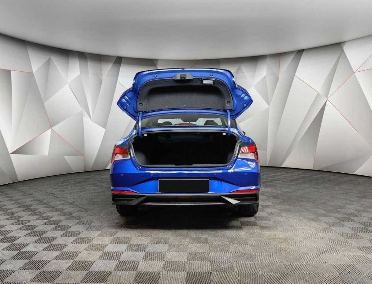 Hyundai Elantra с пробегом — 2022 год. Фото: #18